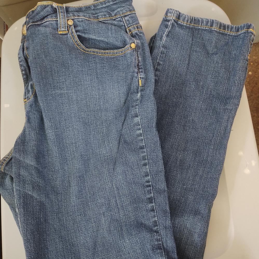 🚨Rocawear women's jeans size 14 (T11)